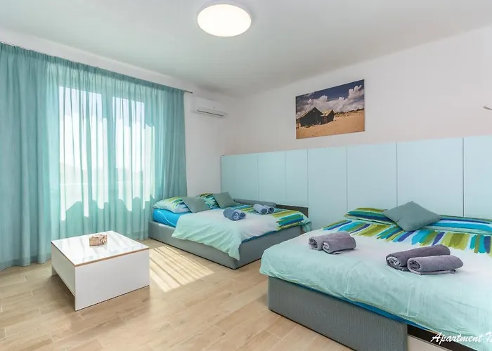 Nena I Ilka * プーラ