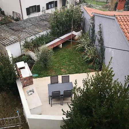 Nena I Ilka 아파트 풀라